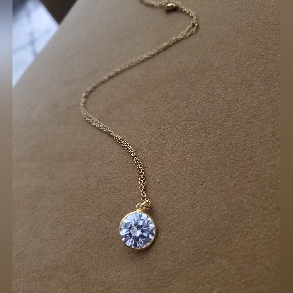 💝Swarovski 4 Carat- Bella Crystal Clear Pendant on a Gold Tone S.S Chain